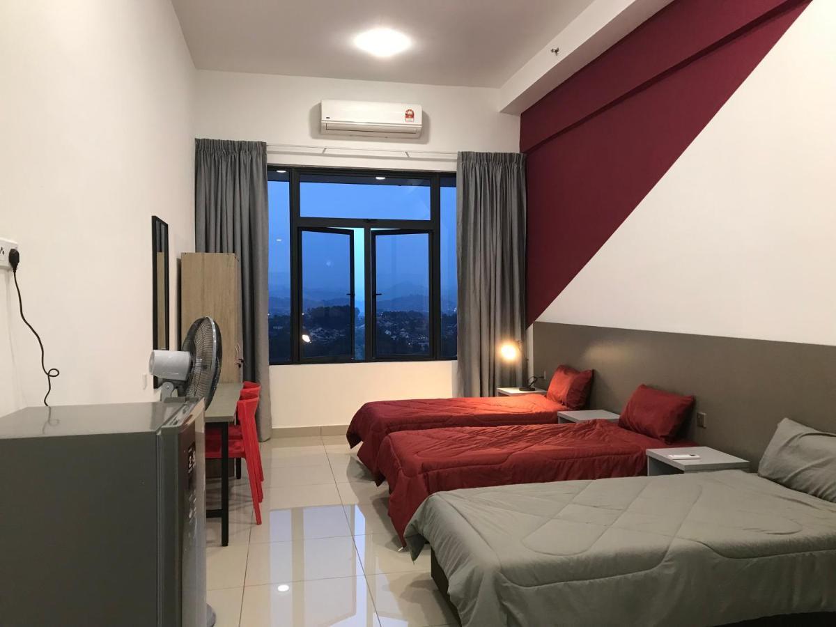David Unicity, 3 *
