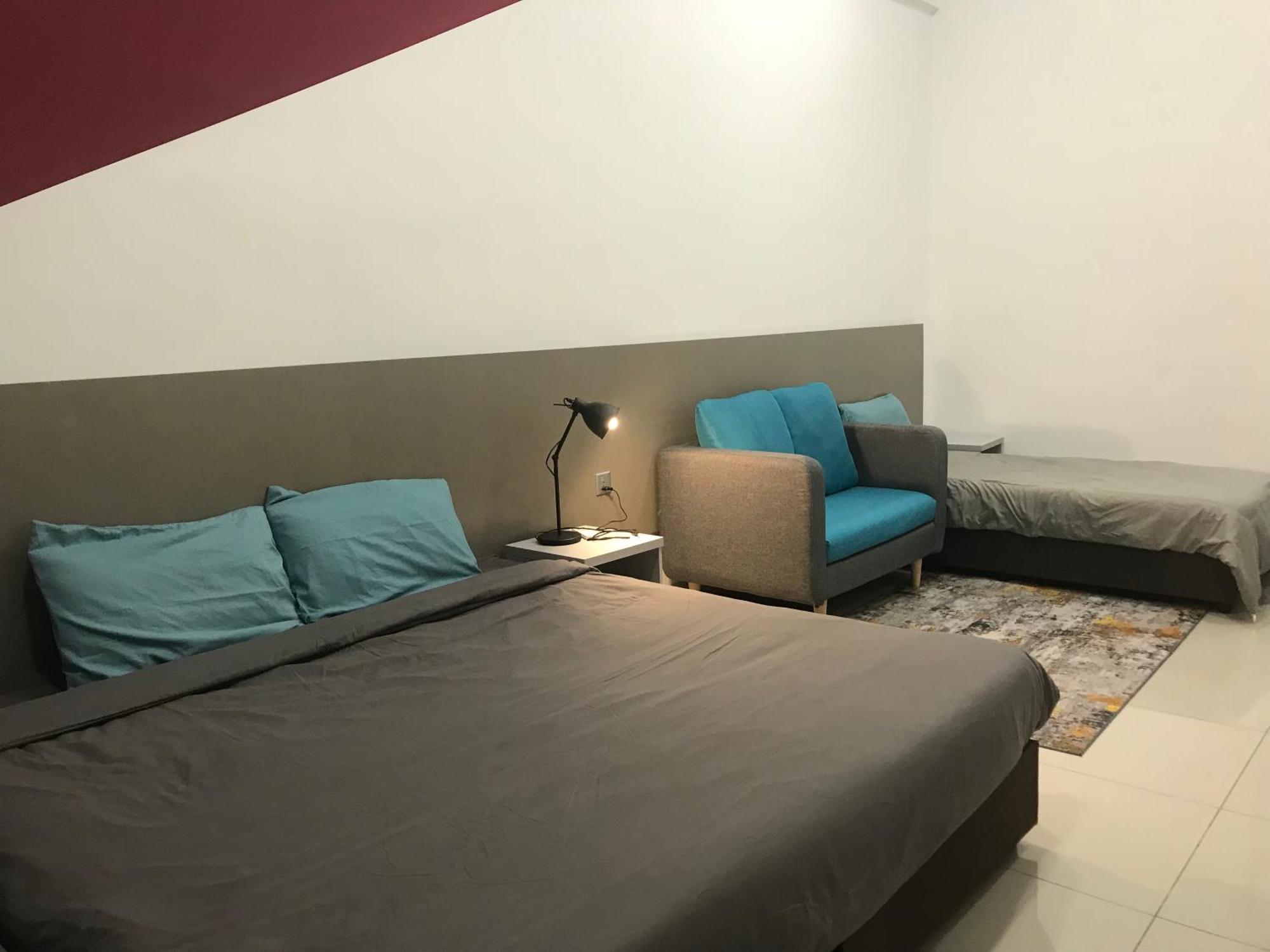 David Unicity, 3 *